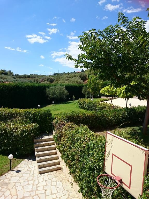 Villa Mariellie Néa Péramos Eksteriør bilde